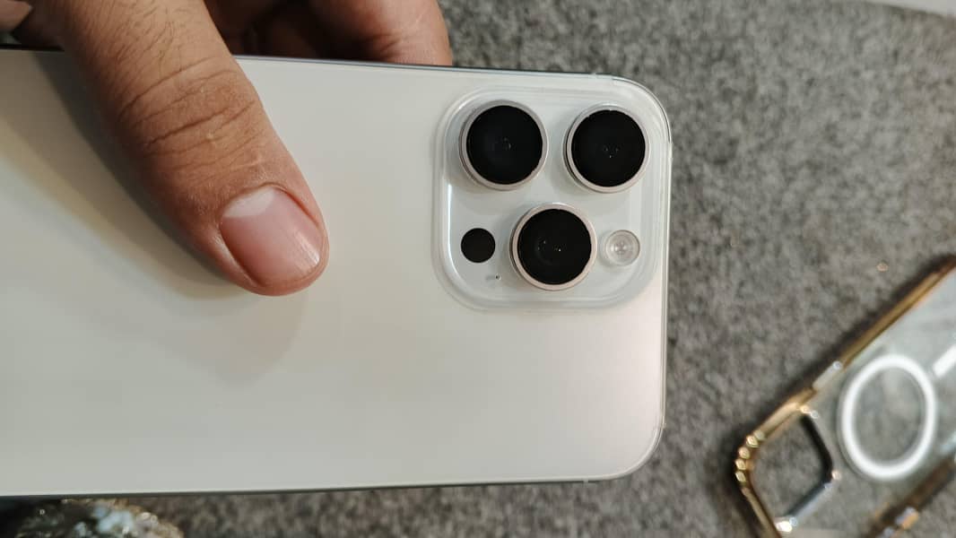 iphone 15 pro max 4