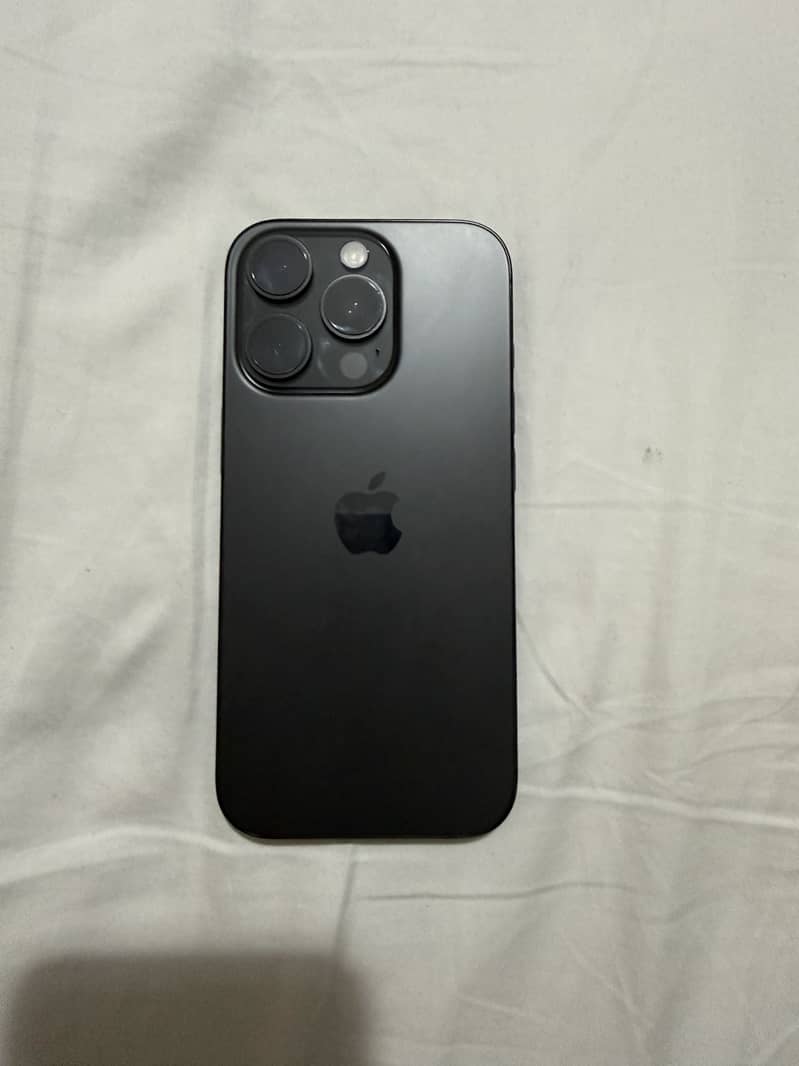 Apple iPhone 16 Pro 1