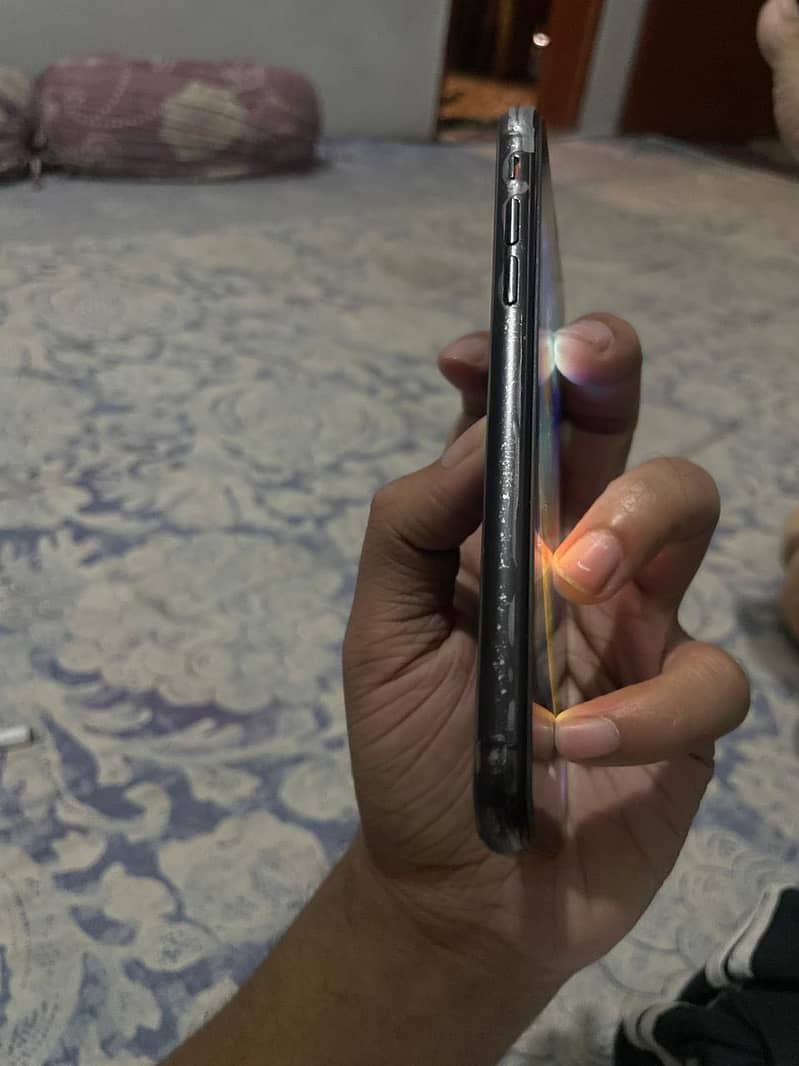 Apple iPhone X 4