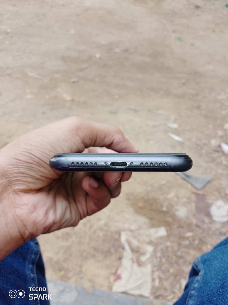 Apple iPhone 11 3