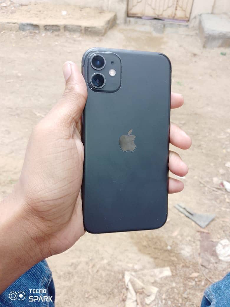 Apple iPhone 11 4