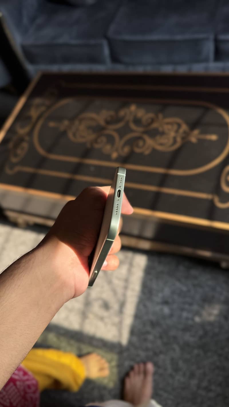 Apple iPhone 15 7