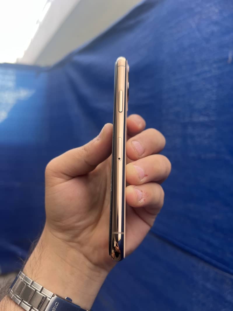 Apple iPhone 11 Pro 4