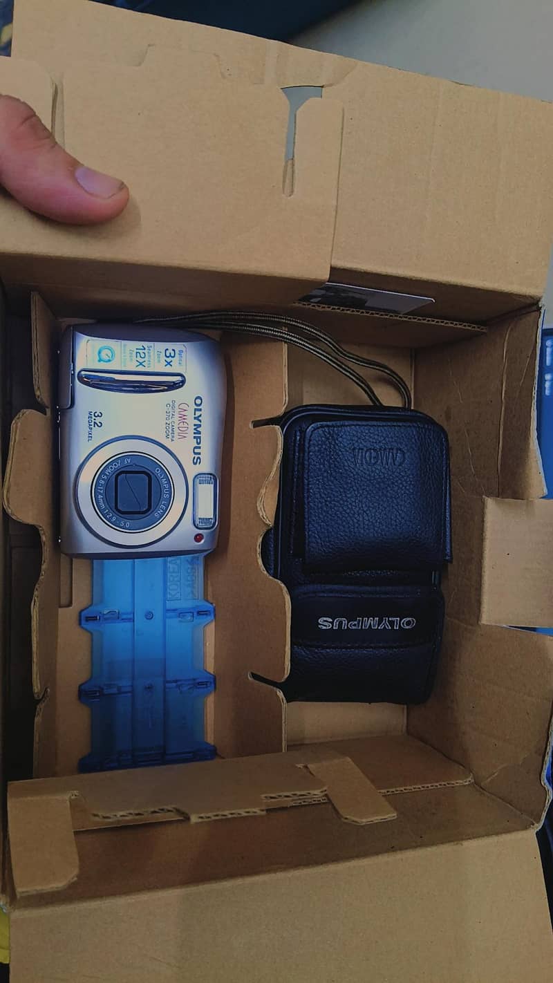 Olympus 3.2 MEGA PIXELS Digital Camera 3