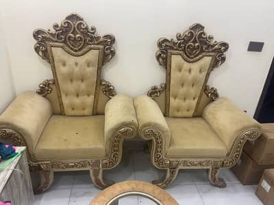 room chair achi bni hui hai mere pas jaga ni hai