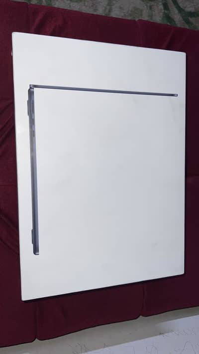 For Sale: MacBook Air (M2, 2022) – 16GB RAM / 256GB SSD