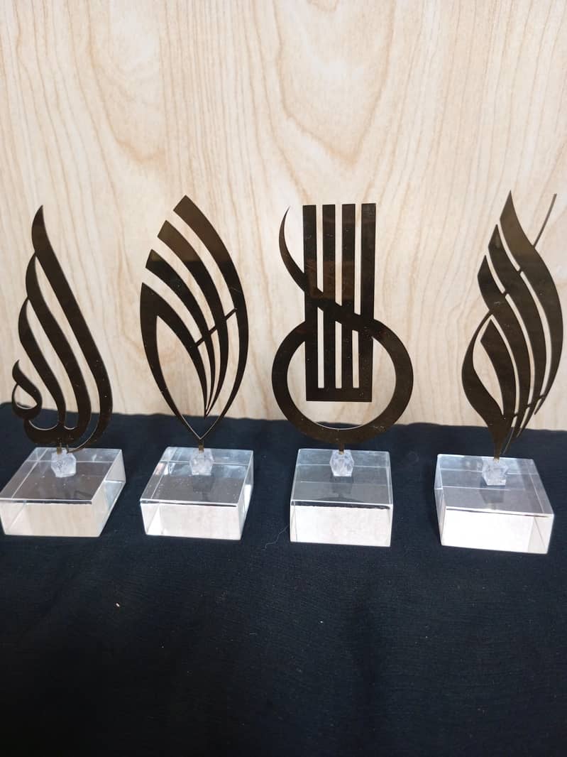 Display pieces. 0