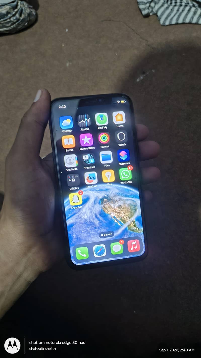 Apple iPhone X 4