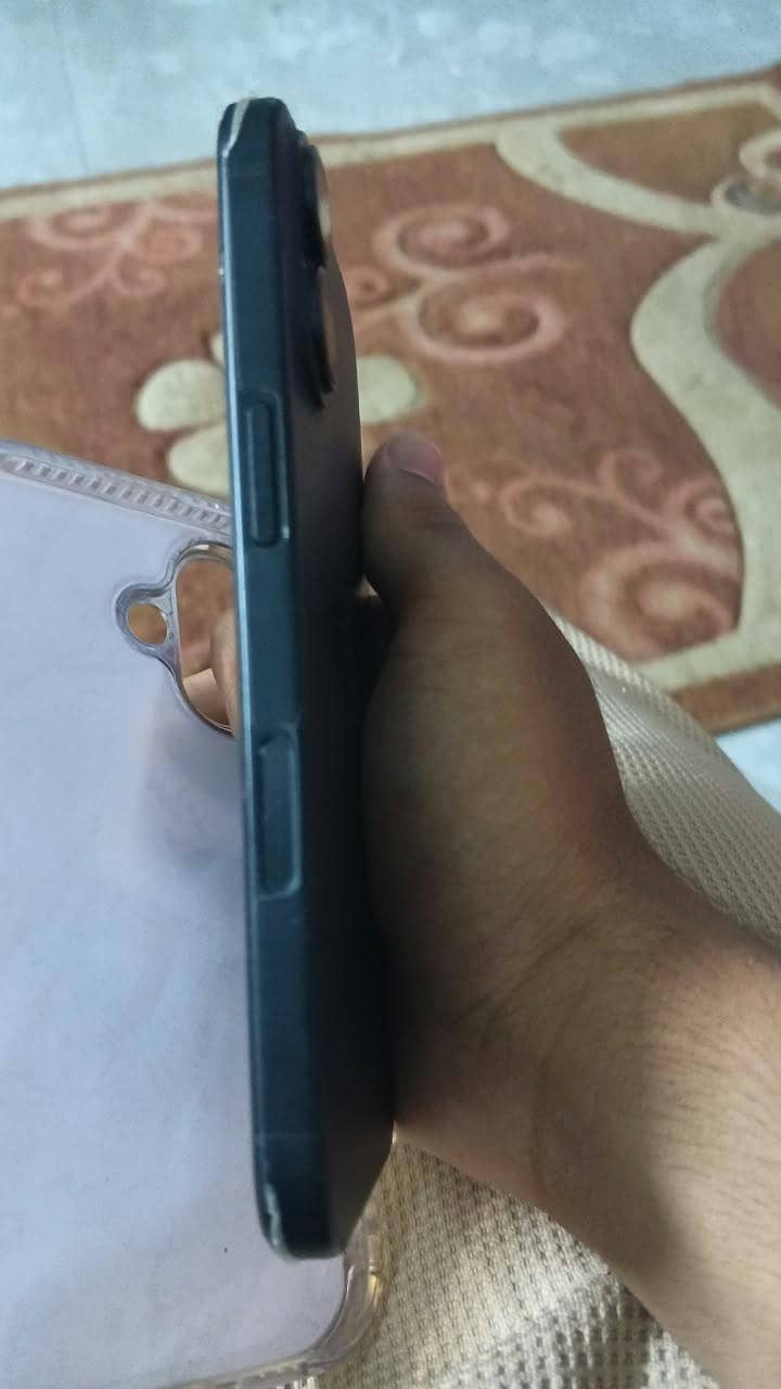 Apple iPhone 16 1