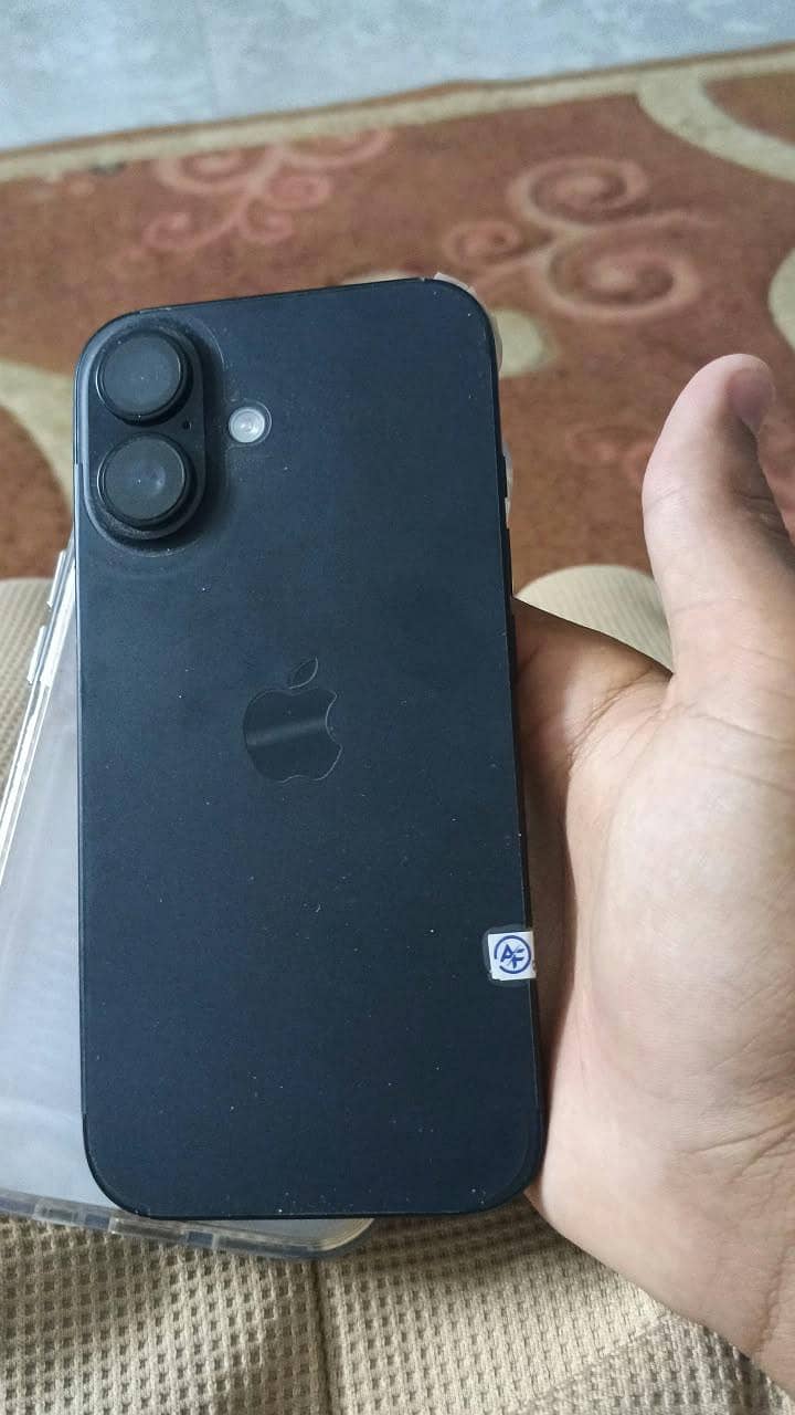 Apple iPhone 16 2