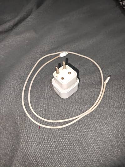 original adopter with original 16 pro max data cable