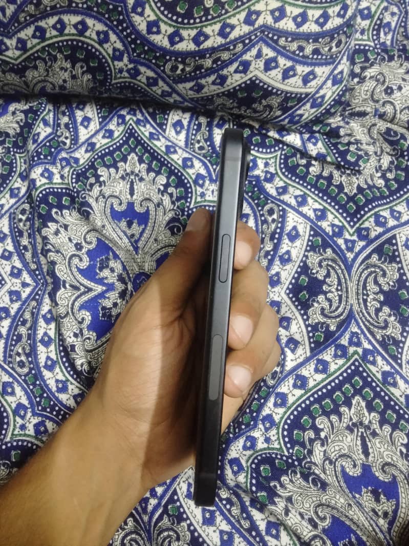 Apple iPhone 15 3