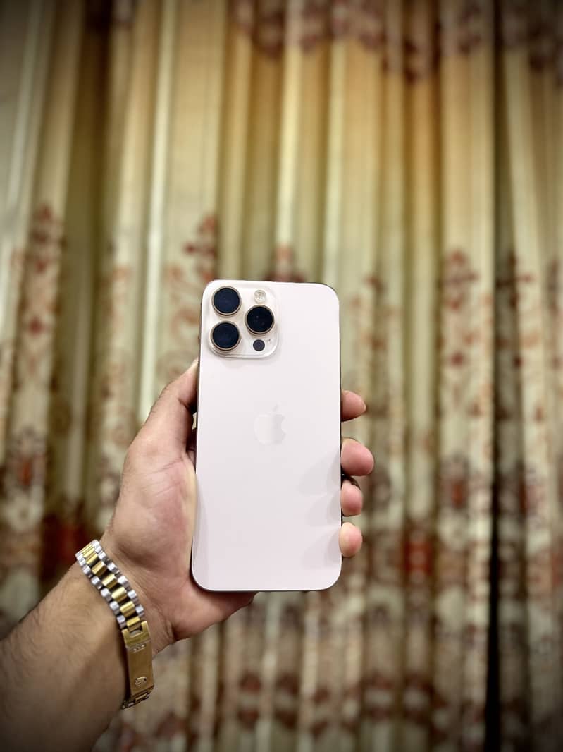 Apple iPhone 16 Pro Max 3