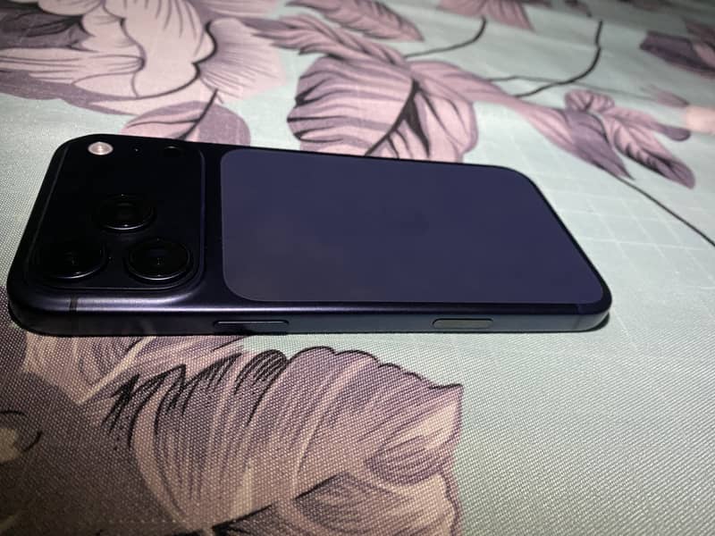 Apple iPhone 17 Pro Max 2