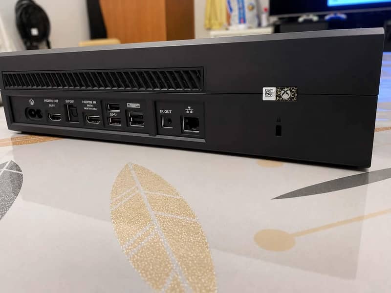 Xbox one 10/10 condition 4