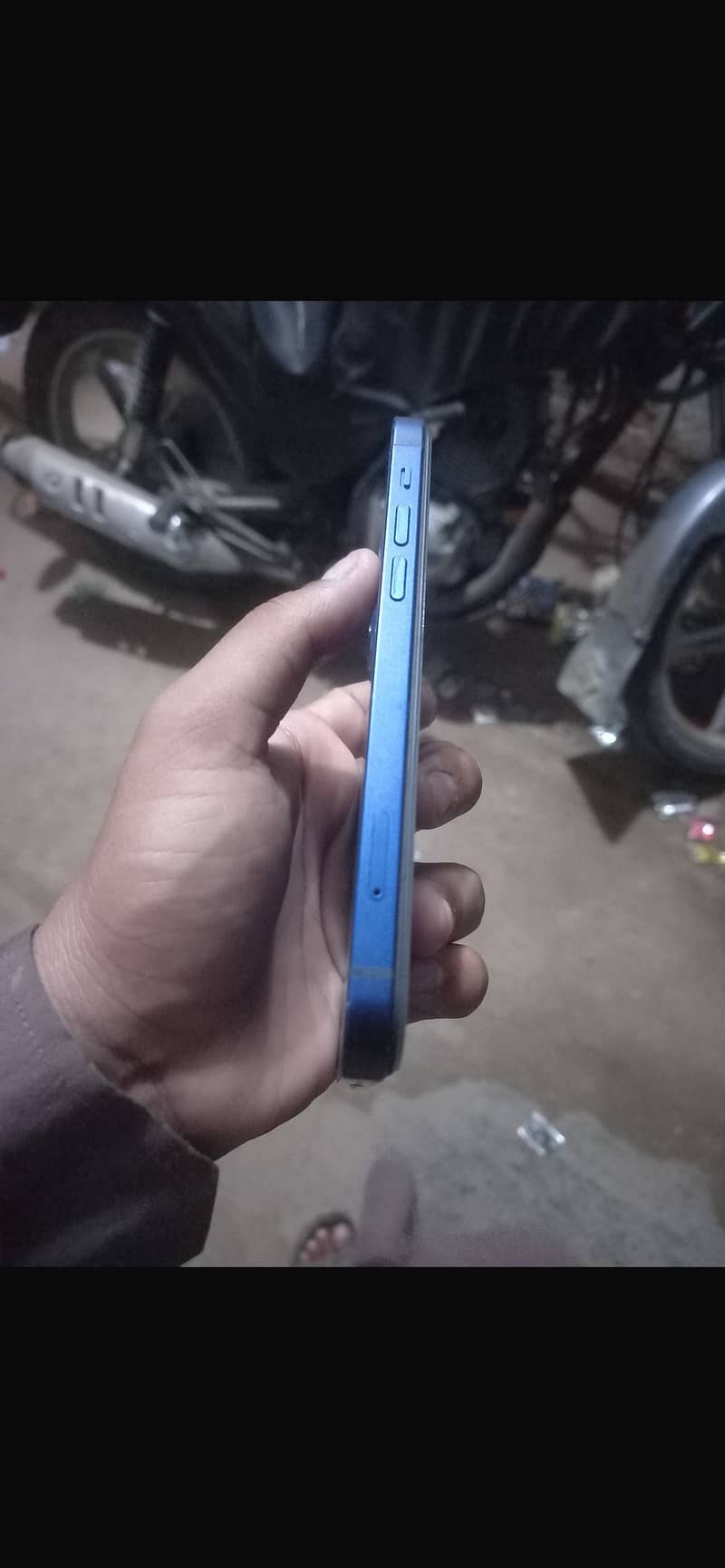 Apple iPhone 12 4