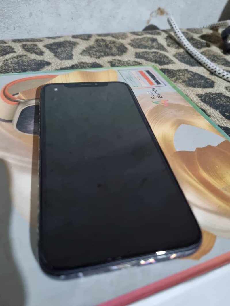 Apple iPhone XS 11