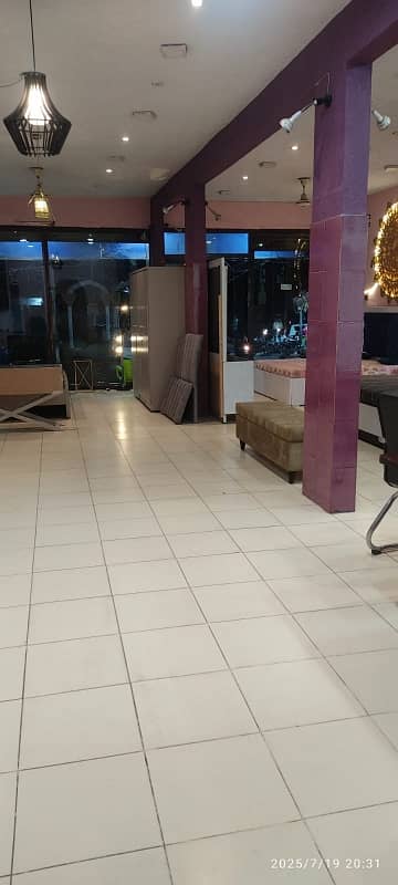 Showroom For Rent