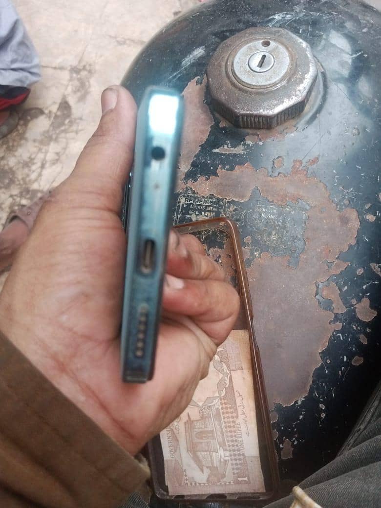 Tecno Spark 20 3