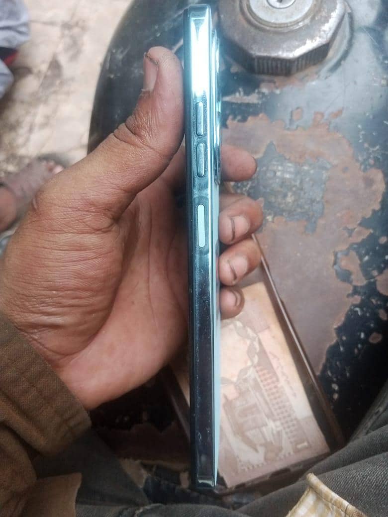 Tecno Spark 20 6