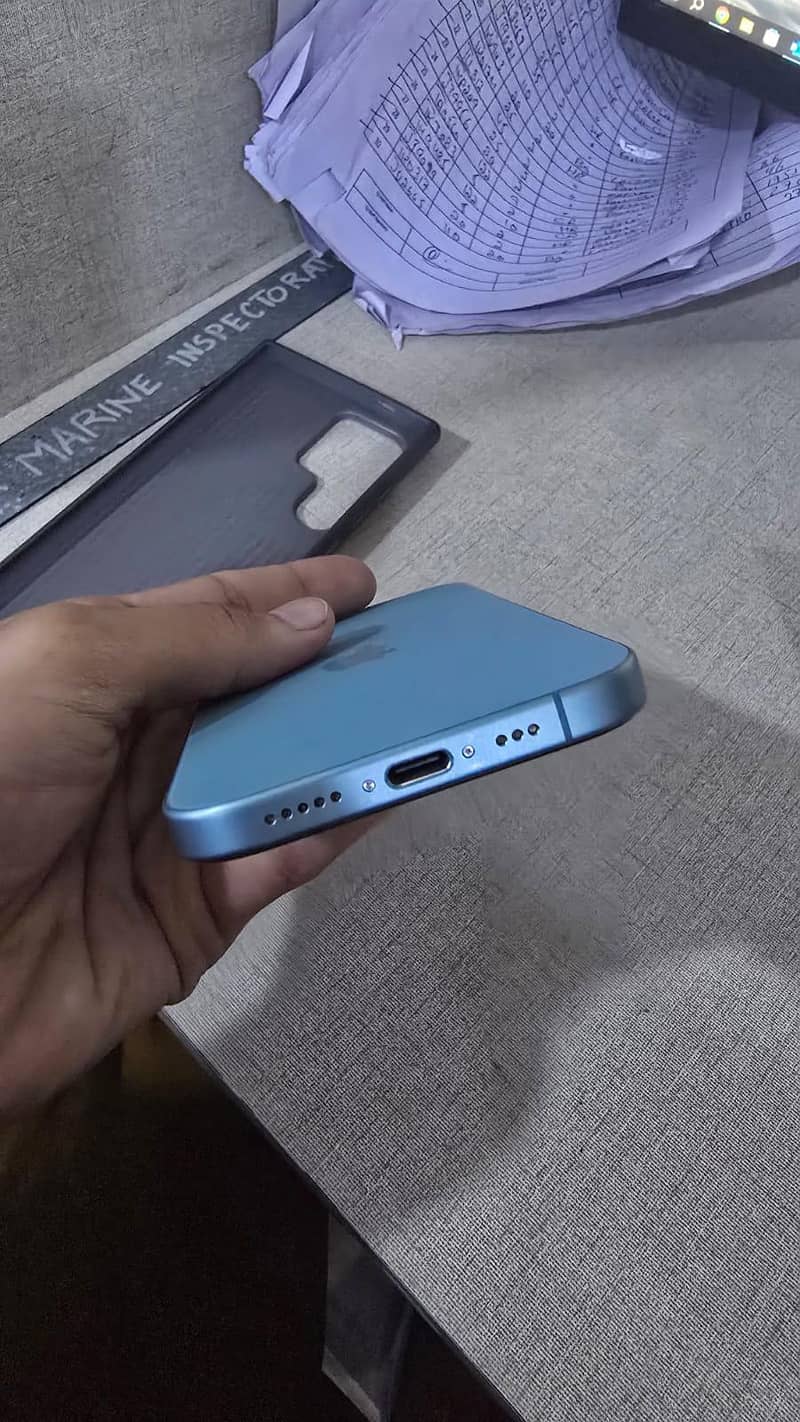 Apple iPhone 16 2