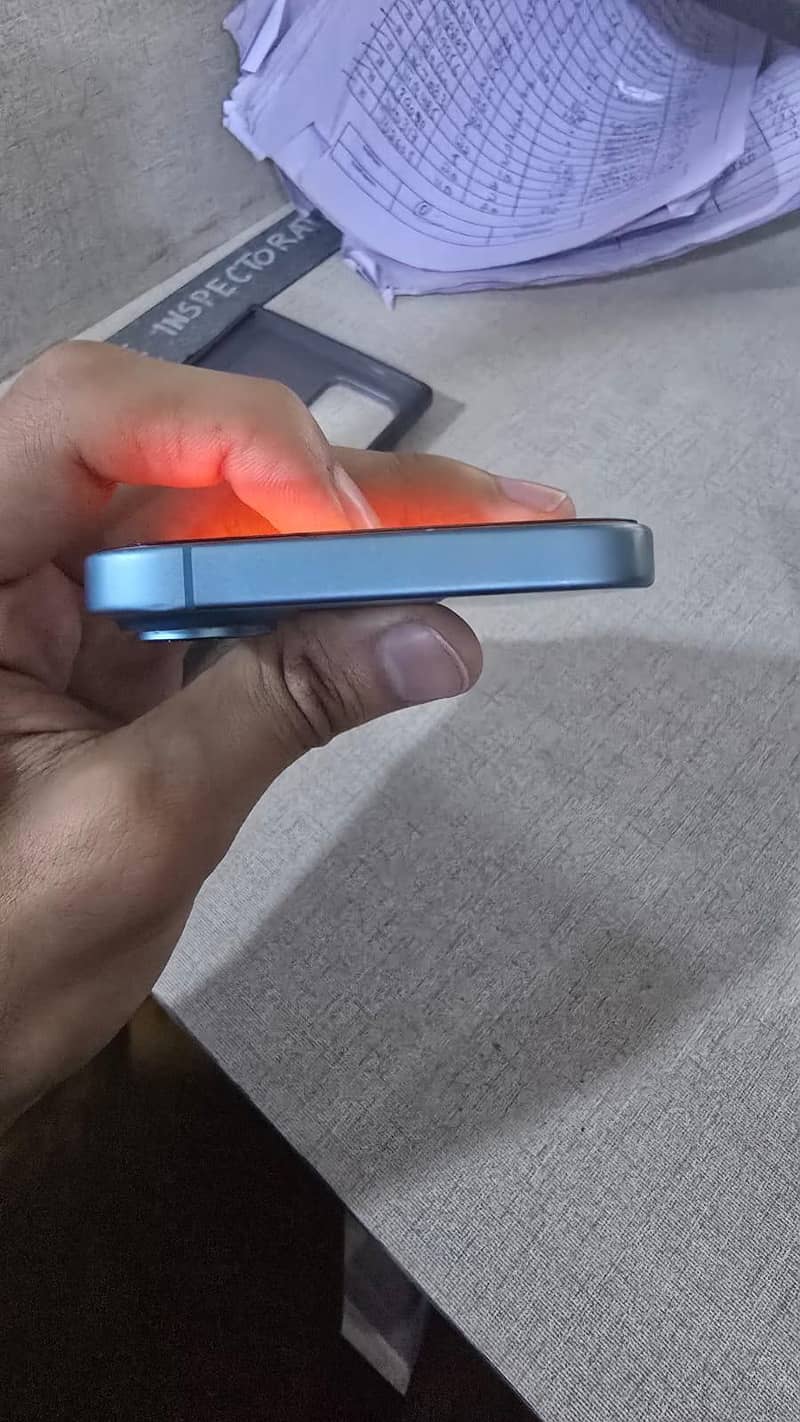 Apple iPhone 16 3