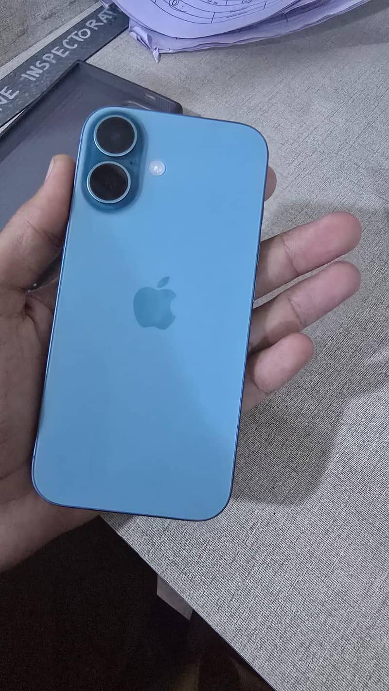Apple iPhone 16 4