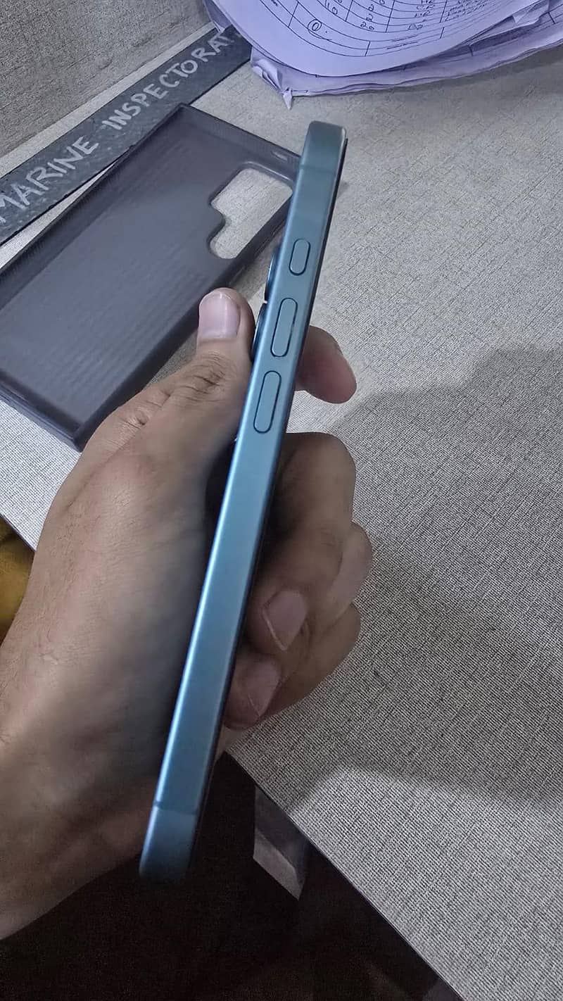 Apple iPhone 16 5