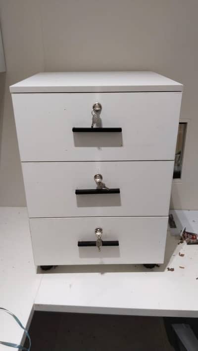 office tables, drawer, doors, media wall