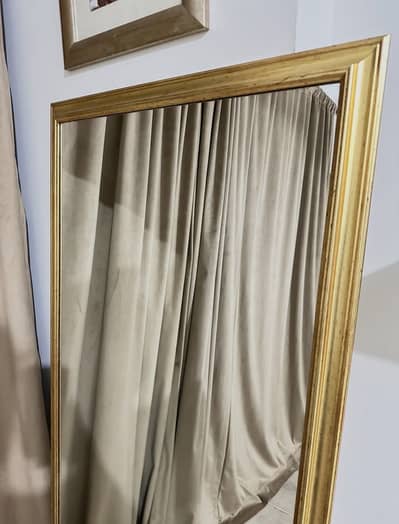 Mirror standing