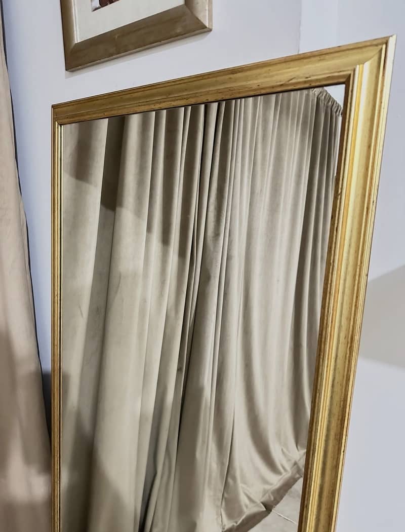 Mirror standing 0