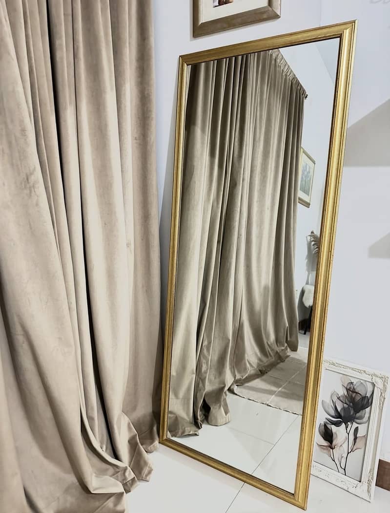 Mirror standing 2