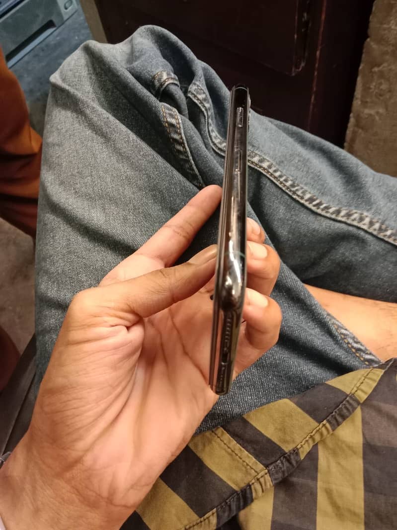 Apple iPhone 11 Pro 1