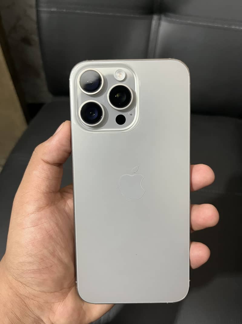 Apple iPhone 15 Pro Max 0