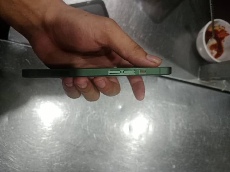 Apple iPhone 13 2