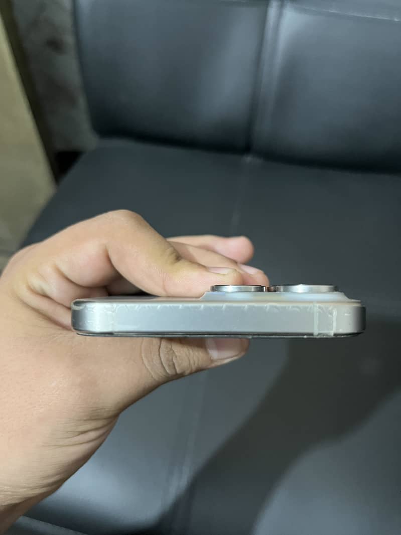 Apple iPhone 15 Pro Max 2