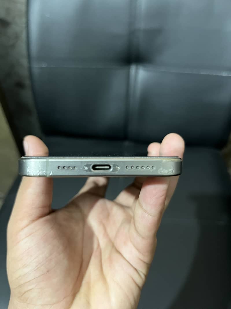 Apple iPhone 15 Pro Max 4