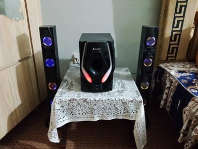 1 amplifier or 2 sounds speaker han Good condition