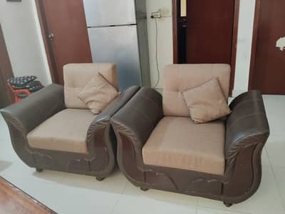 A sofa set in a very good condition