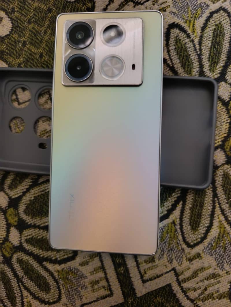 Infinix Note 40 5