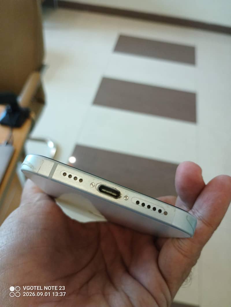 Apple iPhone 15 plus 6
