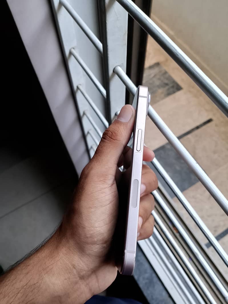 Apple iPhone 13 2