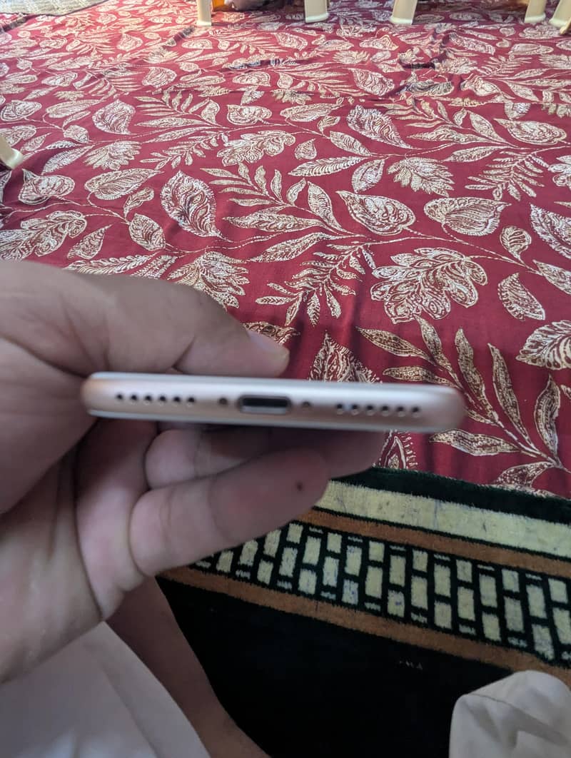 Apple iPhone 8 1