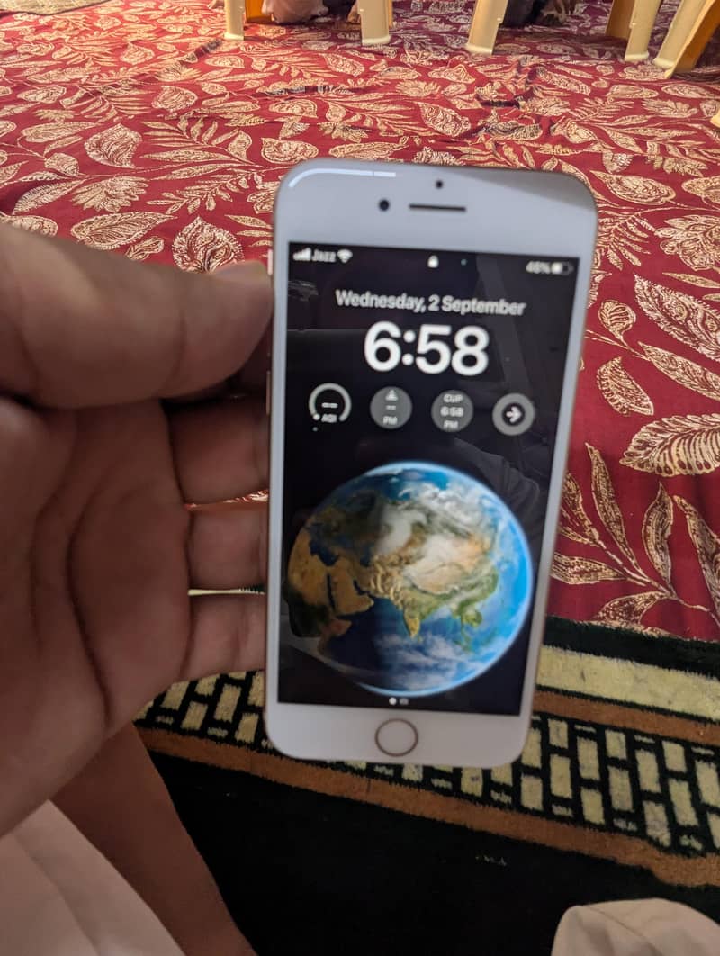 Apple iPhone 8 4