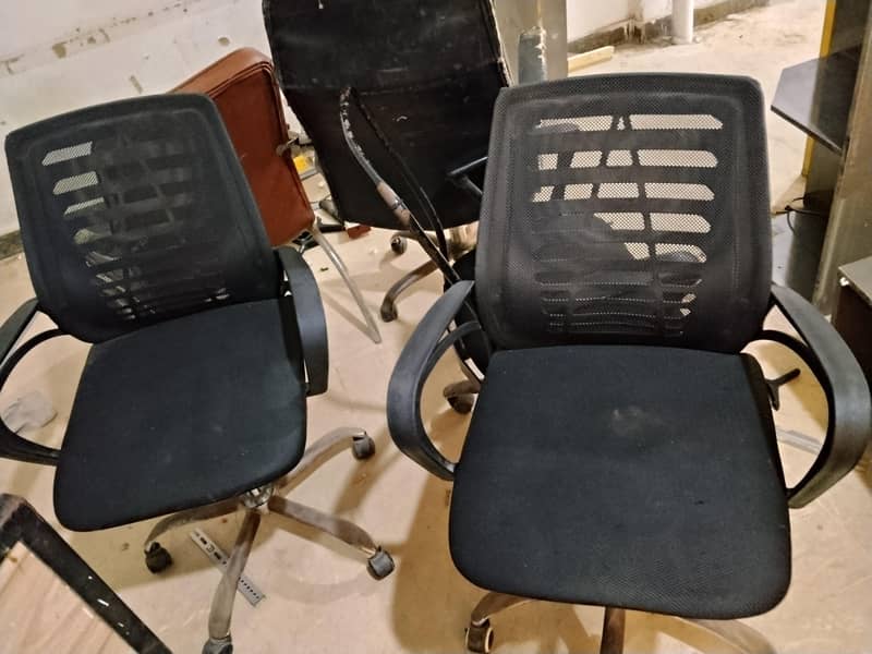 4 chairs 0