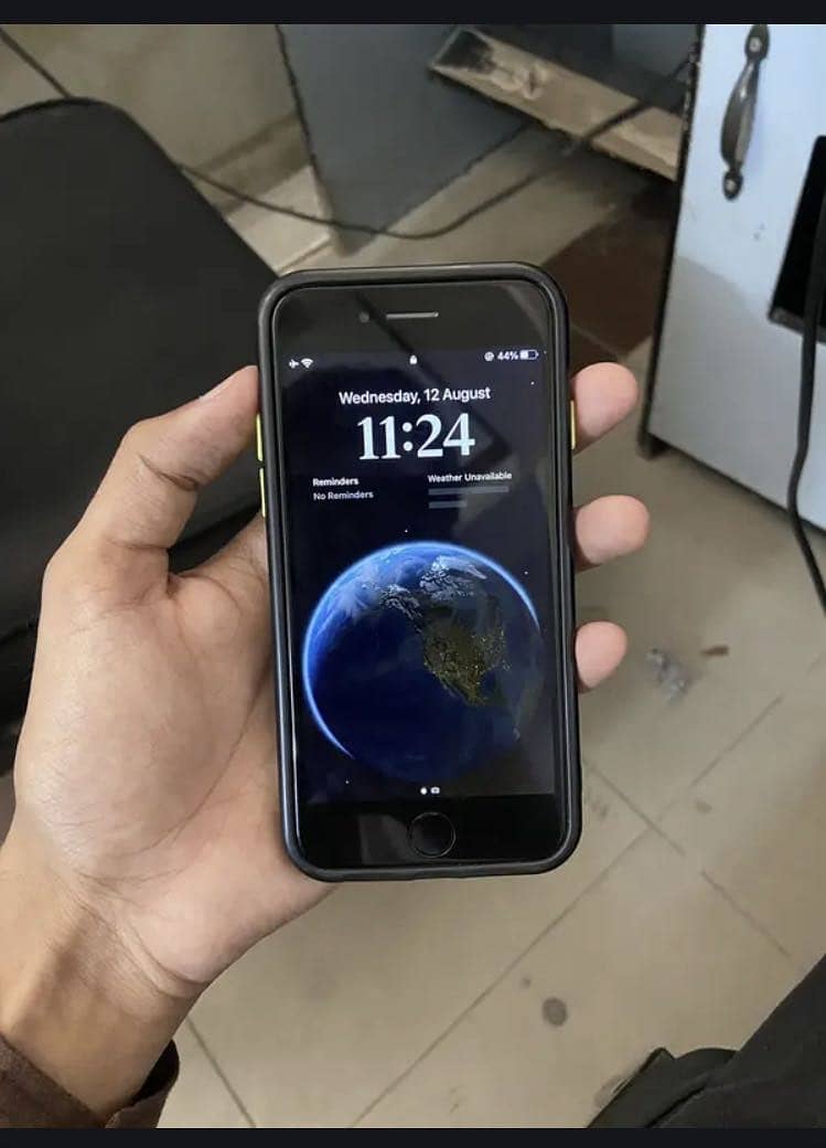Apple iPhone 8 4