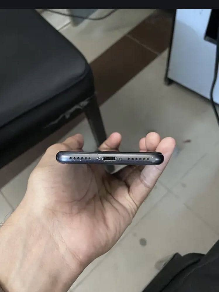 Apple iPhone 8 5
