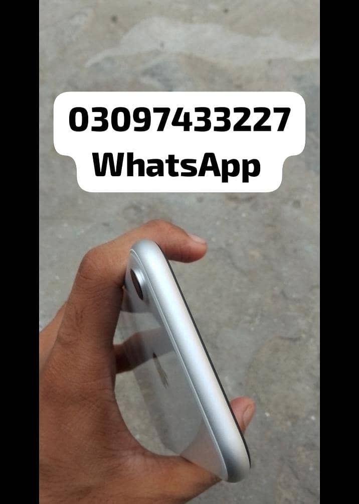 Apple iPhone XR 1