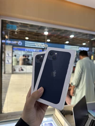 Apple iPhone 13