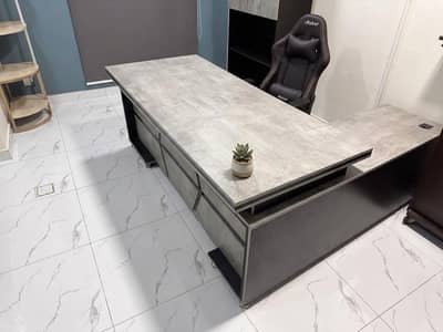 Executive Office Table / Office Desk – Excellent Condition